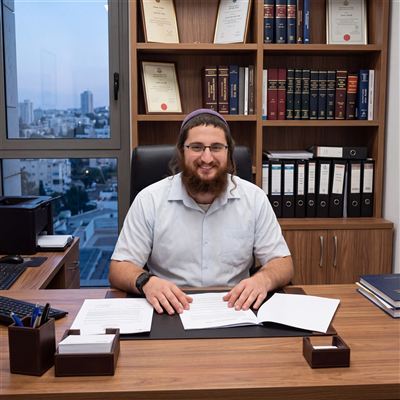 עו"ד אלון הכהן במשרדו